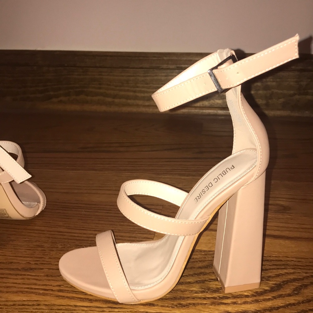 Nude heels NEVER WORN